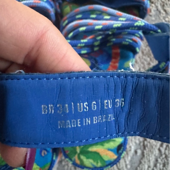 Farm Rio Blue Macaw rainbow Platform Sandals tropical cross cross straps Size 6 - Picture 4 of 12